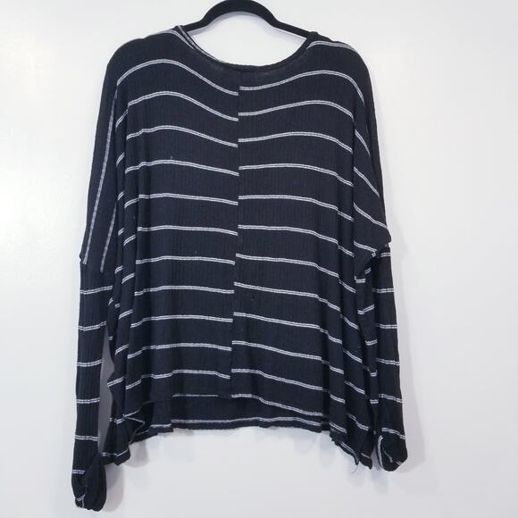 Carly Jean Los Angeles Striped Ribbed Knit Oversized Blouse - Picture 2 of 9